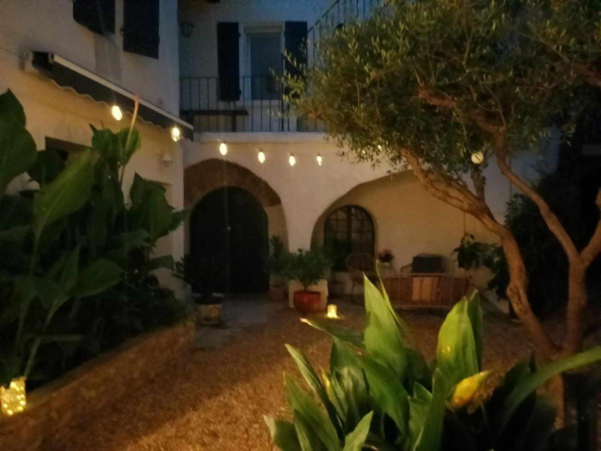La Cachette Bed and Breakfast Aigues-Vives  Buitenkant foto